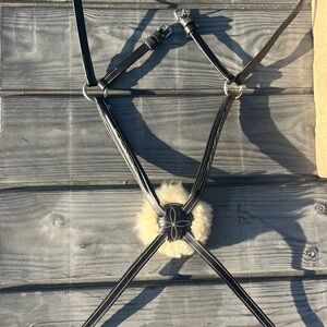 Figure 8 Noseband with Sheepskin